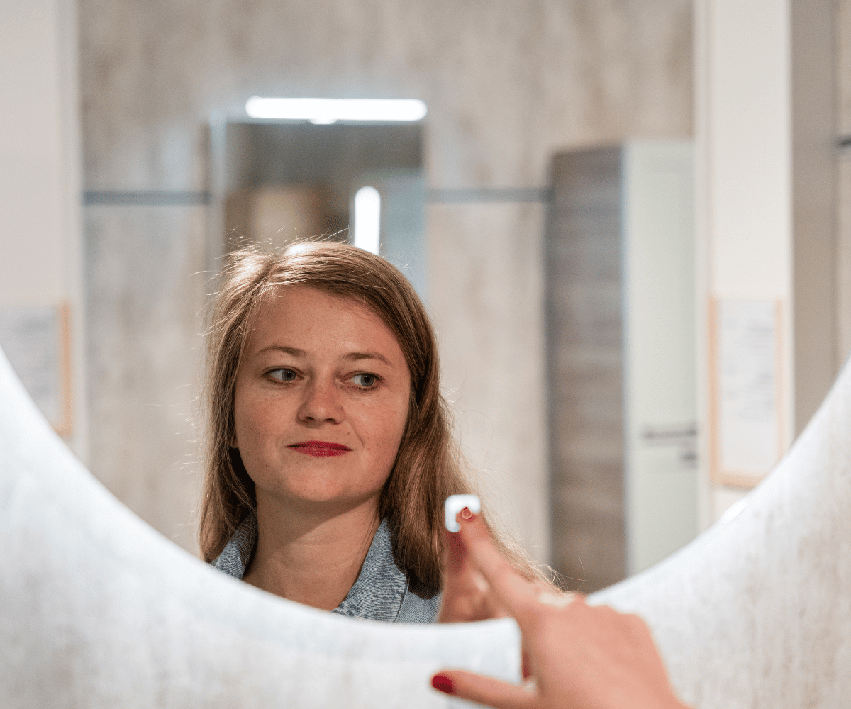 Ovládání světla na zrcadle LUNEO