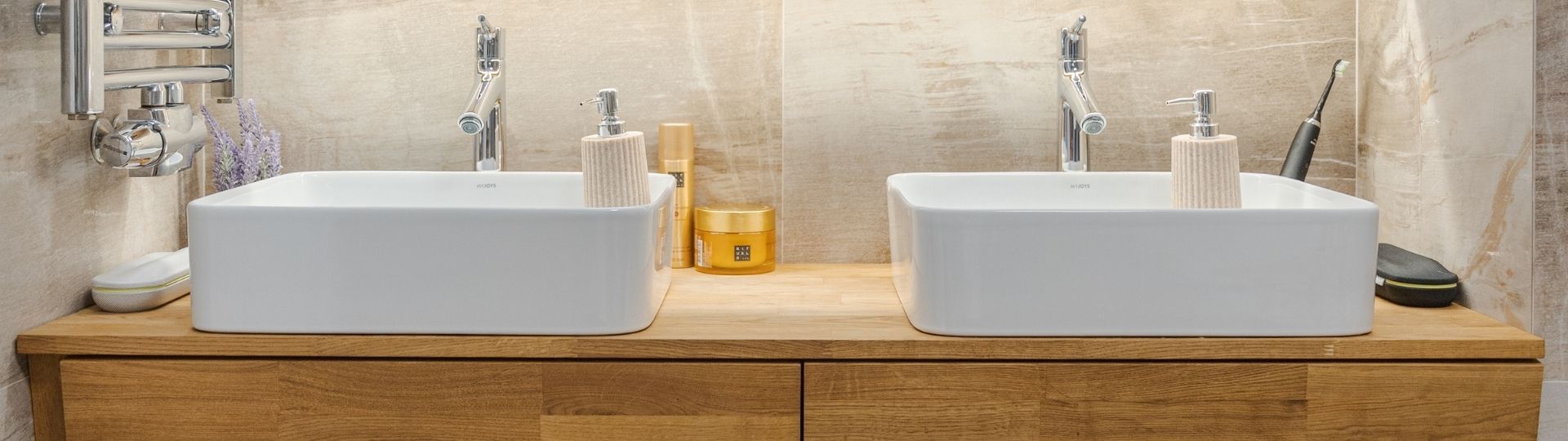 Koupelna z masivního dřeva: sázka na kvalitu