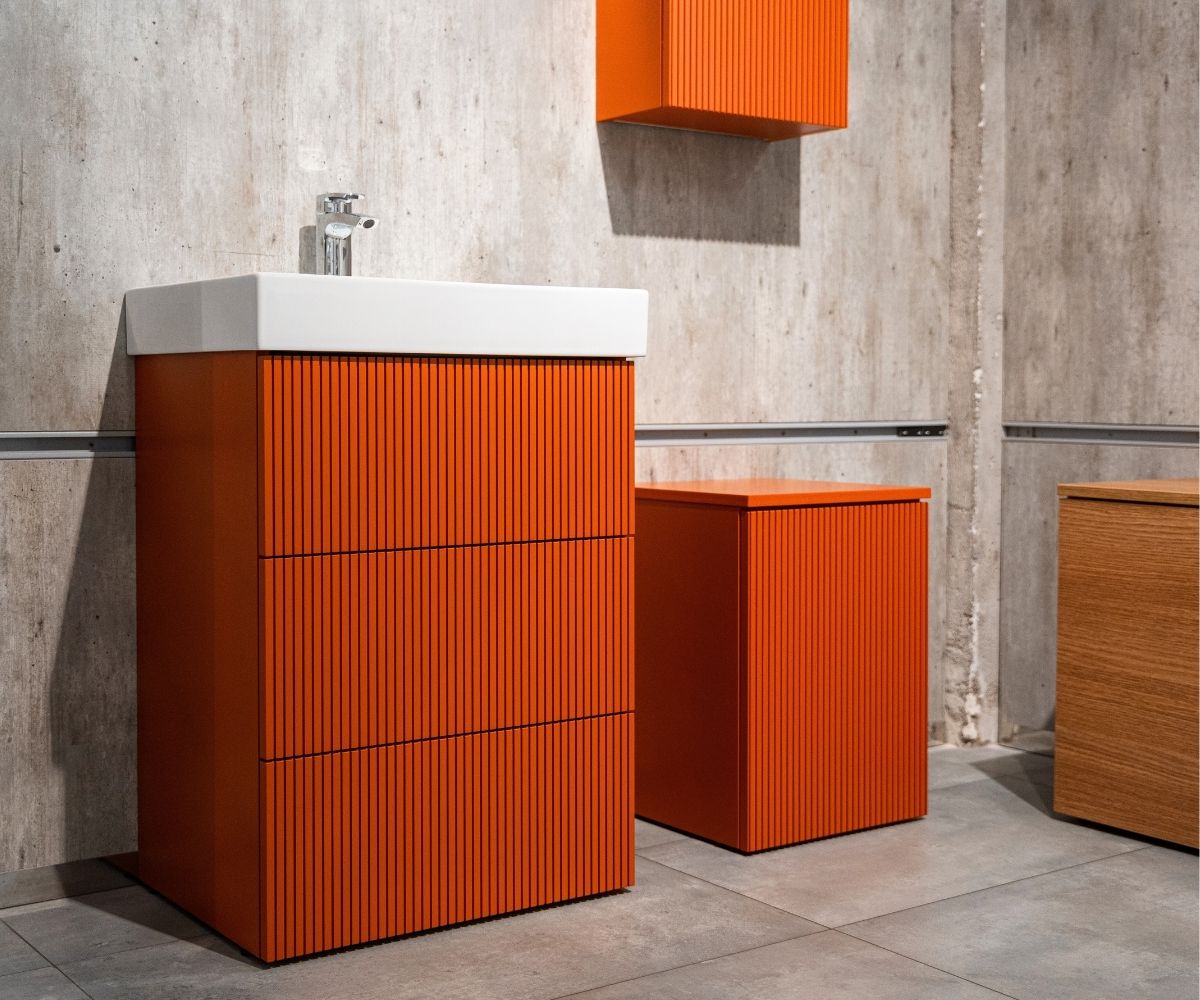 Umyvadlová skříňka FLOOR s vroubkovanými čely