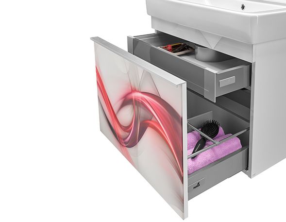 Koupelnová skříňka Vision obsahuje ukrytou zásuvku