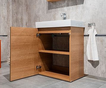 Jednodveřová umyvadlová skříňka FLOOR SZD 60 v dekoru D29 Honey otevřená