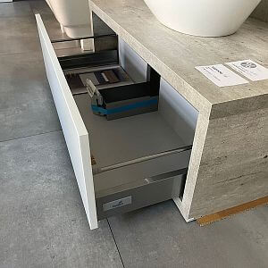Výprodej 445 - umyvadlová skříňka STORM SZZ 100 - D01 Beton/M01 Bílá mat + um. Triumph 60