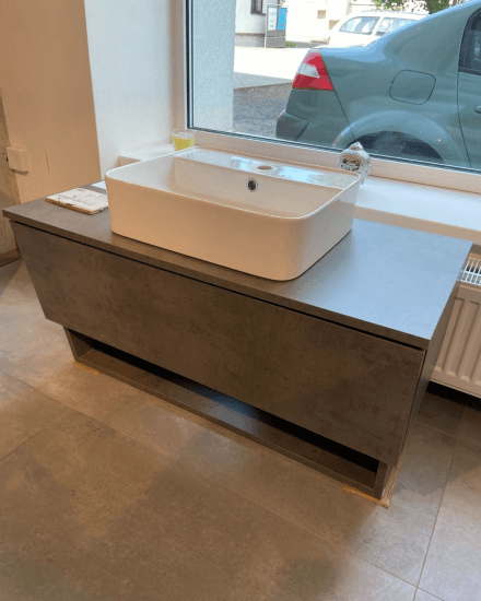 Výprodej 271 - Umyvadlová skříňka INVENCE SZZO 100 + um. Joy 2 + protiskluz. podložka 