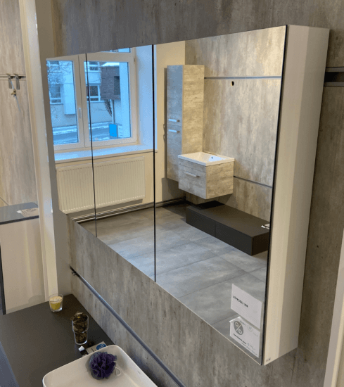 Výprodej 304 - třídveřová galerka GA3E - Bílá lesk 