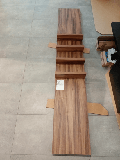 Výprodej 335 - deska/police na stěnu v dekoru ořech D06 