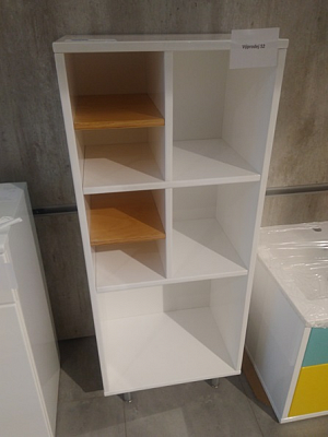 Výprodej 52 - Vysoká skříň s otevřenými policemi, L01/L01 + překližka, součástí 4 ks noh Basic 